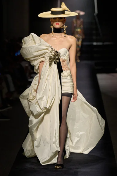 Look 19